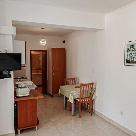 Apartment Paladin Примоштен Екстер'єр фото
